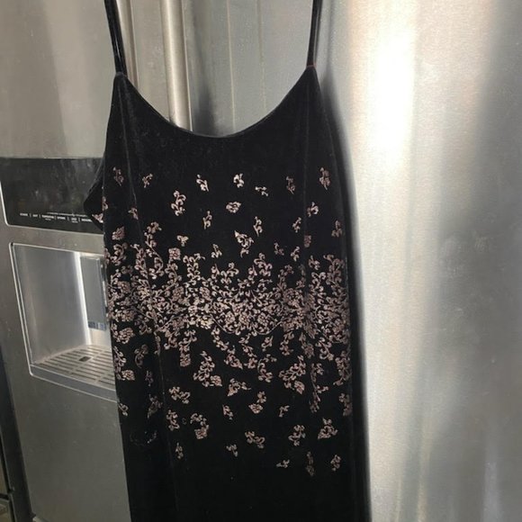 SABORA  SPAGHETTI STRAPS  LONG  DRESS . - Picture 2 of 4